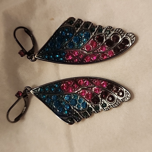 Betsy Johnson Earings - Picture 7 of 12